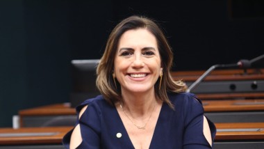 Deputada Rosana Valle sorrindo