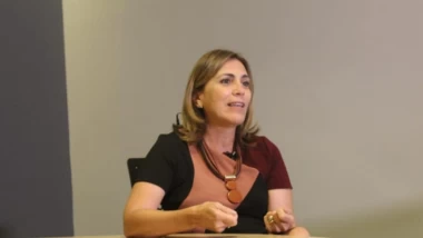 Deputada Rosana Valle em entrevista para a TV Tribuna